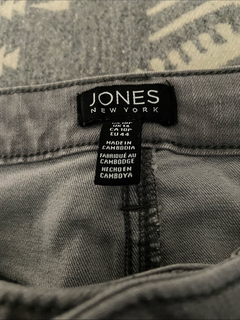 Jones of New York 5-pocket light grey jean. Size 10 petite. - Picture 3 of 7